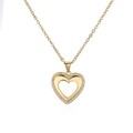 Vue détaillée du pendentif cœur en cuivre plaqué or 18K et pavé de zircons blancs - Cœur Creux Bordure Strass Blanc (0690-YH)
