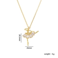 Collana con ballerina dorata con zircone e dimensioni di 28,5 mm x 26 mm - Bianco
