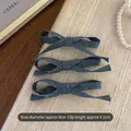 Set de tres horquillas de lazo azul denim sobre tela con accesorios de estilo coreano - Denim / Azul oscuro