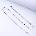 Dettaglio collana in acciaio inossidabile argento con maglie a barra e moschettone - 50cm / Argento