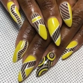 Uñas postizas stiletto amarillas y negras con diseños geométricos y líneas modernas - Estilo de Línea Geométrica Amarilla (JP1817)