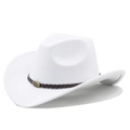 Détail macro du chapeau de cowboy en feutre blanc avec ruban tressé et boucle de taureau - M (56-58cm) / Blanc