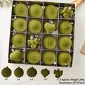 Set di 32 palline di Natale floccate verdi con decorazioni a forma di cuore e fiocco - 32pz In Scatola / Verde