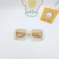 Retro rechthoekige zonnebril met crème montuur en bruine glazen voor een hiphop-stijl - Crème Frame Thee Lenzen