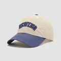 Detail van sneldrogende jongenspet met blauw SEWING borduursel en ademend mesh paneel - Kinderen (50-54cm) / Beige (Sewing)