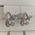 Orecchini a forma di fiore in acciaio inossidabile argento con trame di foglie fini - Argento
