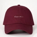 Broderie détaillée du texte Carpe Diem sur une casquette de baseball rouge foncé - Taille unique / Bordeaux
