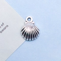 Antique silver shell charm pendant made of zinc alloy for DIY jewelry and beaded crafts - 9x11mm / Antique Silver Small Shell