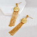 Pendientes vintage de borlas doradas en acero de titanio con diseño en relieve - Estilo de Borla Redonda con Relieve de Patrón de Sol (款式1)