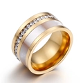 Anello chic in oro con intarsio in conchiglia e fila di zirconi scintillanti - US 7 / Oro (KR43361-K)