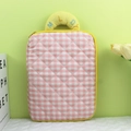 Funda acolchada a cuadros rosas y blancos con asa amarilla y bordado de Melody - Rosa