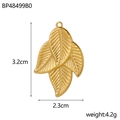 Detailed view of 3.2cm golden triple-leaf pendant showing precise dimensions and weight - Triple Leaves-Gold