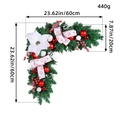 Ghirlanda angolare per porta di Natale con bacche rosse e palline su sfondo bianco - Stile Fiore Bianco