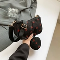Borsa a mezzaluna in velluto nero con motivo a fragole e piccolo portamonete - Nero