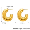 Detail view of gold stainless steel C-shape earrings with size and weight dimensions - Chunky Smooth Style (F1018)