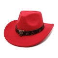 Dettaglio cappello cowboy rosso con fascia in pelle marrone e testa di leopardo in metallo - M (56-58cm) / Rosso