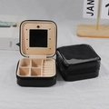 Portagioie quadrato in pelle PU nera portatile con interno in velluto beige e specchio - Nero Laser Con Specchio / 10*10*5