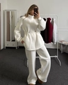 Dettaglio completo del set sportivo bianco in pile con felpa a zip e coulisse in vita - S / Bianco