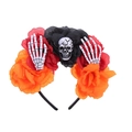 Detail von Halloween Haarreif mit orangen Rosen, Totenkopf und Skeletthand-Akzenten - Schwarz/Rot/Orange