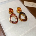 Boucles d'oreilles vintage géométriques en résine ambre et métal doré sur écrin - 85# Goutte d'Eau Ajourée Ambre Enveloppée d'Or (Tige en Argent)