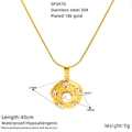 Dettaglio della collana in acciaio inossidabile placcato oro 18K con ciondolo di perle - Stile Grande Perla a Trama Martellata (SP347G)