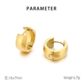 Detaillierte 16x7mm breite Huggie-Ohrringe aus gebürstetem 18K vergoldetem Stahl - Gebürstetes Gold Breiter Stil (KE111298-K)