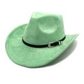 Détail d'un chapeau de cowboy en daim vert menthe avec bande en cuir et boucle gravée - M(56-58cm) / Vert Fruit
