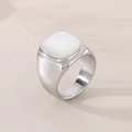 Detalle de incrustación de concha blanca cuadrada en anillo ancho de acero inoxidable unisex - US 6 / 20mm Color Acero (KR111676-GC)