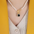 Collar de perlas de agua dulce con cierre OT dorado y colgante de circón negro - 40CM / Collar de Oro