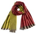 Dettaglio di sciarpa a maglia a righe colorate con frange su sfondo bianco professionale - Giallo Arancio / 185x65cm