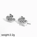 Gedrehte silberne Edelstahl-Ohrringe, 8 mm breit, mit strukturiertem Design und Stecker - Stecker-Stil