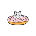 Pin de esmalte de gato blanco asomado por un donut rosa glaseado, accesorio decorativo - Gato dona (QHXZ344)