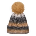 Detail der Strickstruktur und des Farbverlaufs einer Wintermütze mit Bommel - Gelb Braun Verlauf