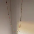 Collier en chaîne dorée avec perles en émail colorées style arc-en-ciel - Multicolore Email (D1157)
