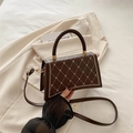 Sac bandoulière en PU marron foncé matelassé avec broderie cœur et anse tressée - Marron