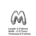 Ciondolo a lettera M in metallo argentato lucido con dimensioni 8mm per 7mm e 4mm di spessore - Lettera M