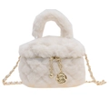 Sac à main matelassé en peluche crème avec chaîne dorée et pendentif rose fille - Blanc