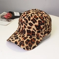 Classic leopard print baseball cap for women with adjustable curved brim and sun protection - M (55-58cm) / Coffee