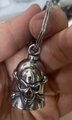 Ciondolo a campanello retrò in argento con teschio in stile biker vintage lucido - Colore Acciaio + Portachiavi (GBK-009)
