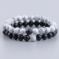 Bracciali di perle in agata nera e turchese bianco da 8mm per coppie su sfondo grigio - Turchese Bianco e Nero Opaco (Set di 2)