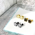 Daisy flower stud earrings in white and black enamel with screw back design - Flower Design / 1 Piece/Pack / Black And White