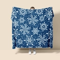 Dettaglio coperta di flanella blu scuro con morbidi motivi natalizi a fiocco di neve - Stile 22 (Natale Blu Fiocco di neve) / 130*150 CM