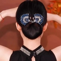 Peigne à cheveux paon avec cristaux bleus et finition argentée sur un chignon élégant - Paon Bleu Noir Fusil