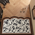 Tappetino d'ingresso vintage in PVC con motivo floreale bianco e nero e bordi ondulati - 50*80cm / Fiori di Faman Francesi - Irregolare