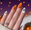 Detail von Halloween-Mandel-Nägeln mit süßen Kürbis- und Gespenster-Designs - Mandelform Kürbis Geist Stil (AW471)