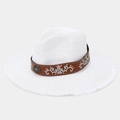 Dettaglio del cappello di paglia bianco con nastro ricamato e decoro turchese - Taglia unica / Bianco