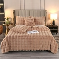 Plush faux fur bedding set in camel brown featuring wavy texture and matching pillows - 160*200 cm / Khaki