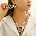 Ensemble de bijoux collier et boucles d'oreilles géométriques à double couche irrégulière - 10 Parure Collier Et Boucles d'Oreilles Géométriques Noir Et Argent Mat