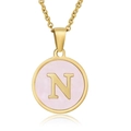 Collier doré avec pendentif rond en nacre rose et breloque lettre N pour femme - Lettre N
