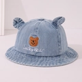 Dettaglio cappello pescatore per bambini in denim blu con orecchie da orso e ricami - 50cm (1-3 Anni) / Azzurro